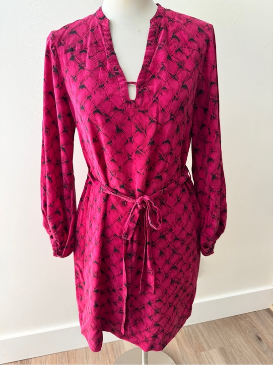 Diane Von Furstenberg Dresses & Skirts - Diane von Furstenberg DVF Silk Dress Size 12 Pink Animal long sleeve Belted Mini